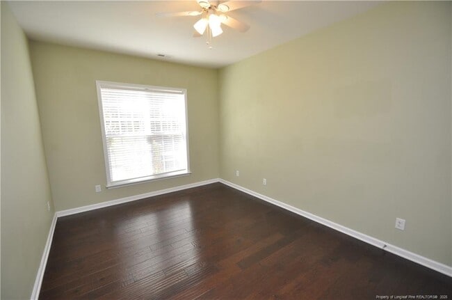 Building Photo - 300 Sutton Glen Dr