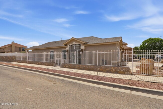 Building Photo - 13020 Stonington Ln