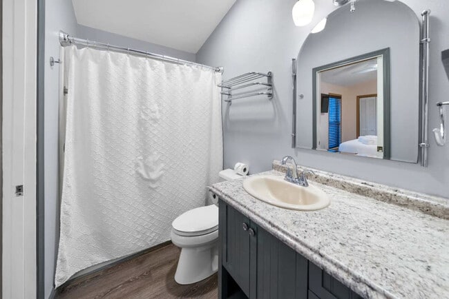 Building Photo - 501 Dolphin St