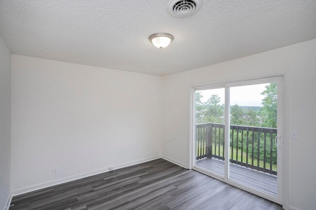 Building Photo - 1517 Meadow Bend Dr