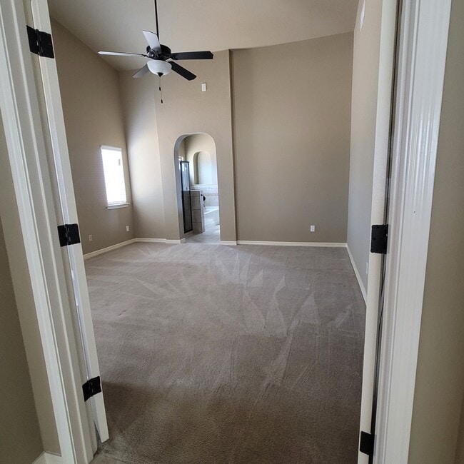 Building Photo - 14513 Meadow Lawn