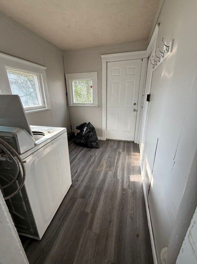 Building Photo - 2 Bedroom / 1 bathroom House in Peoria, IL