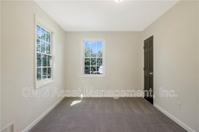 Building Photo - 551 Valley Hill Rd SE