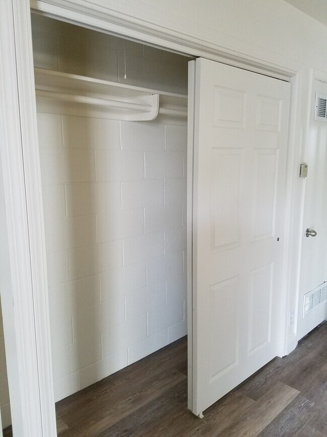 Building Photo - 518 Needham St