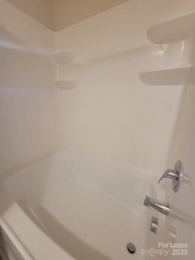 Building Photo - 5823 Hewitt Dr