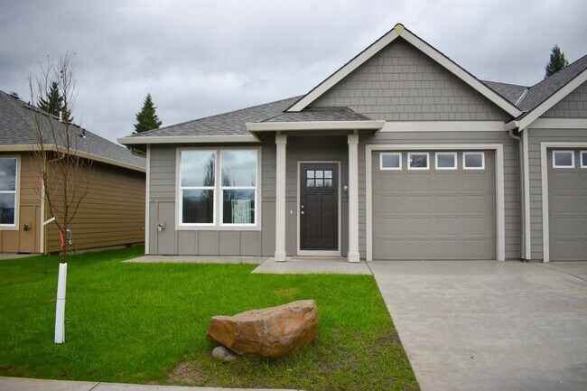 Primary Photo - 2 Bedroom 2 Bathroom Duplex in a New Great...