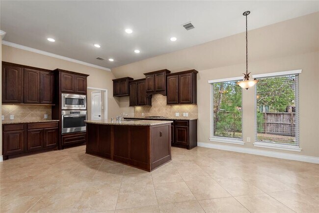 Building Photo - 196 Pine Crest Cir