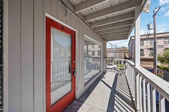 Building Photo - 2218 Hazard St