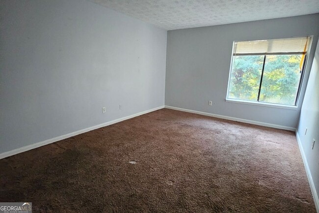 Building Photo - 3575 Oakvale Rd