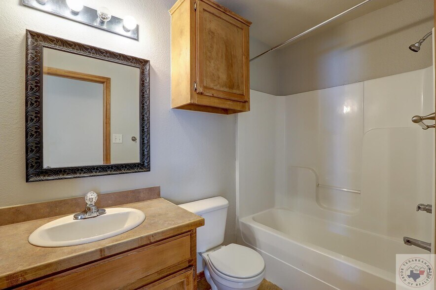 Building Photo - 4206 Magnolia St