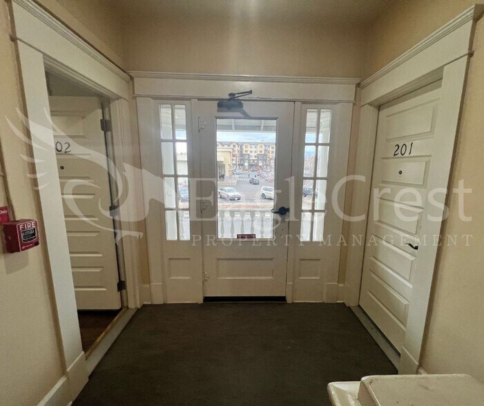 Building Photo - 105NSP