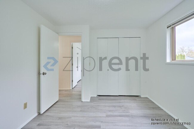 Building Photo - Unit