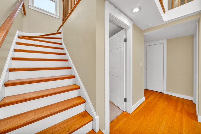 Building Photo - 4 Warren St