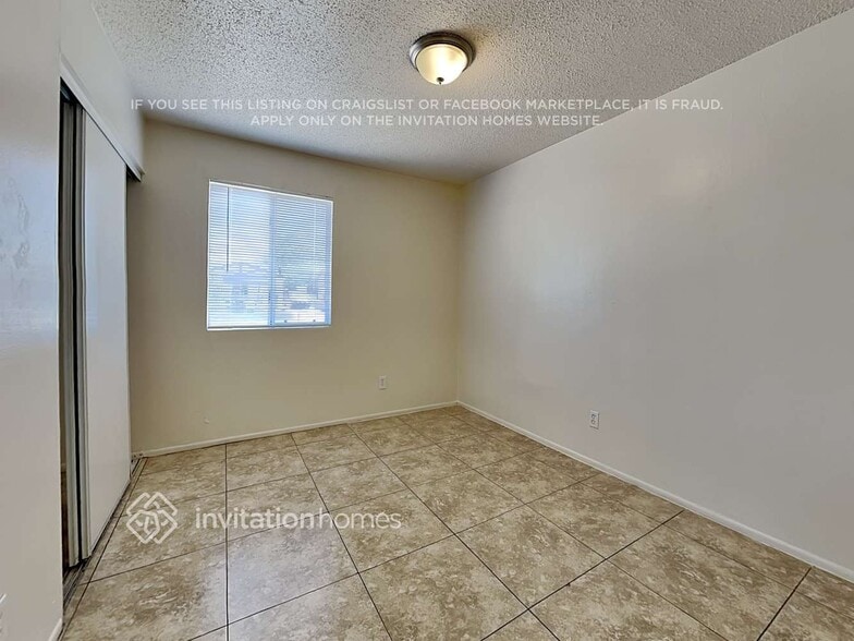 Building Photo - 6118 W Hollyhock Dr