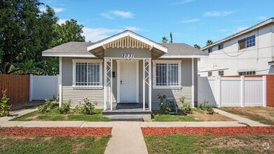 Building Photo - Lemon Avenue Triplex