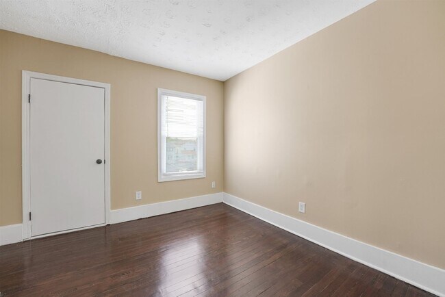 Building Photo - Move-In Ready 3-Bedroom Home with Updated Kitchen & Central A/C