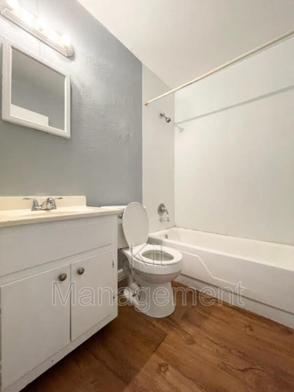 Building Photo - 6215 Jackman Rd