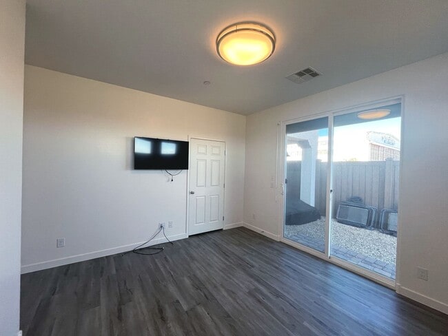 Building Photo - Single-story 1326 sq ft, townhome built in 2019 w/3 bed, 2 bath & spacious attached 2-car garage ...