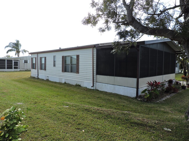 Building Photo - 4684 SE Corkwood Terrace