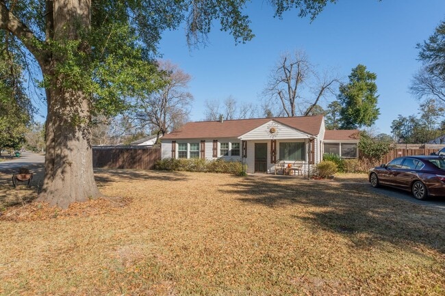 Building Photo - 104 Sharyn Ln