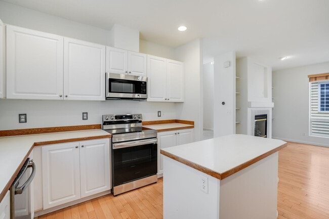 Building Photo - Beautiful 4 Bed, 3 Bath Rental Home in Hil...