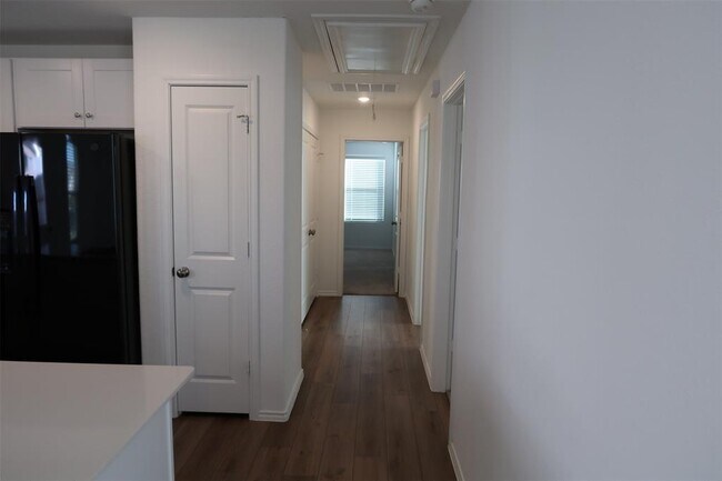 Building Photo - 716 Commander Abbott Dr