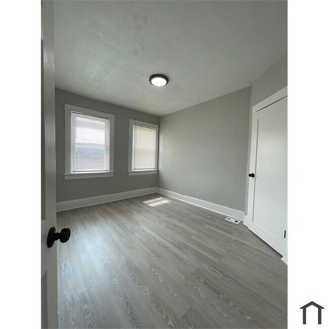 Building Photo - 3 Bedroom Completely rehabbed