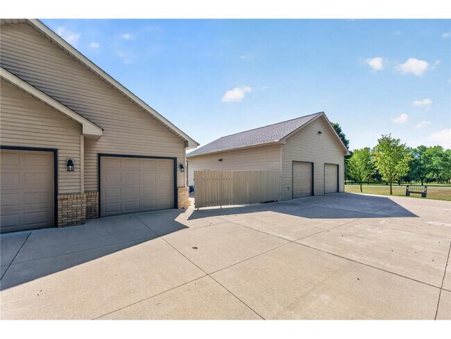 Building Photo - 14372 Heather Ridge Dr