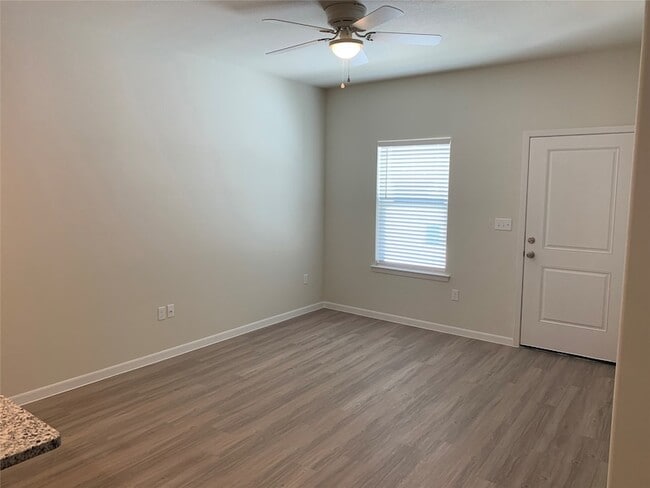 Building Photo - 2309 N Hickory St