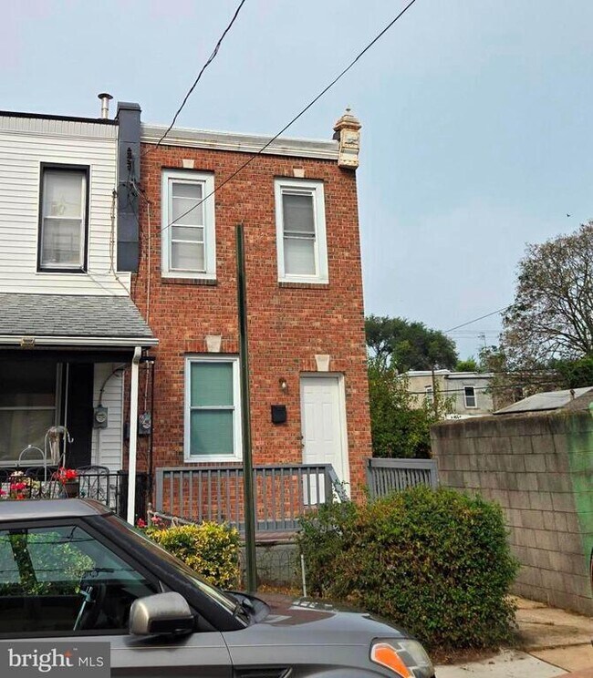 Building Photo - 6138 N Lambert St
