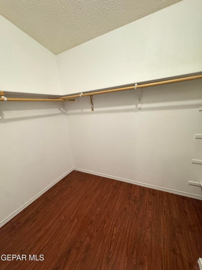 Building Photo - 3033 Tierra Humeda Dr