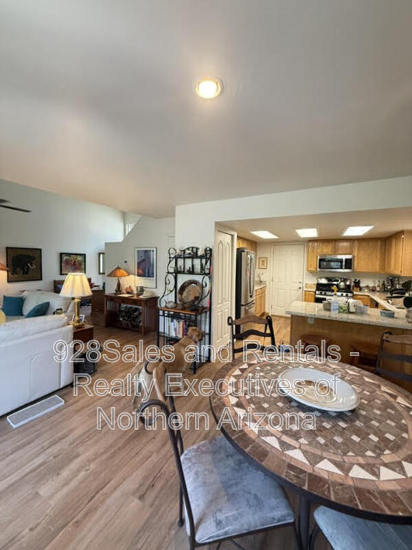 Building Photo - 4110 E Village Cir