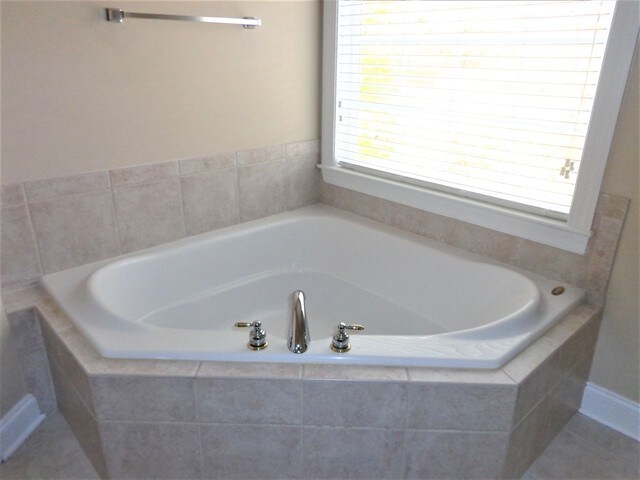 Building Photo - 634 Rosecrea Court