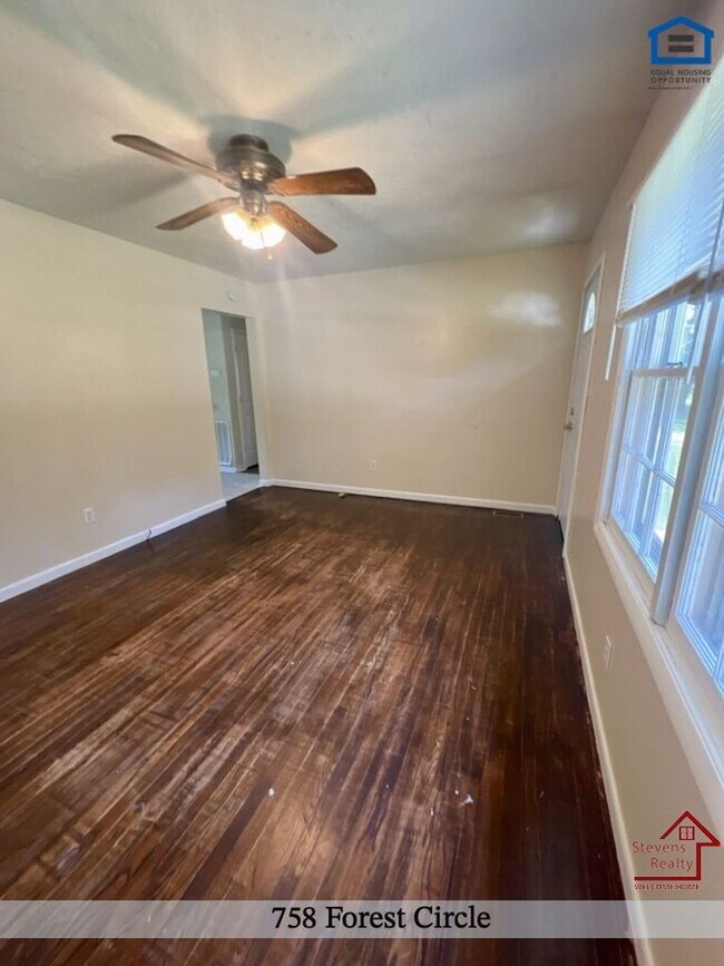 Building Photo - 758 Forest Cir