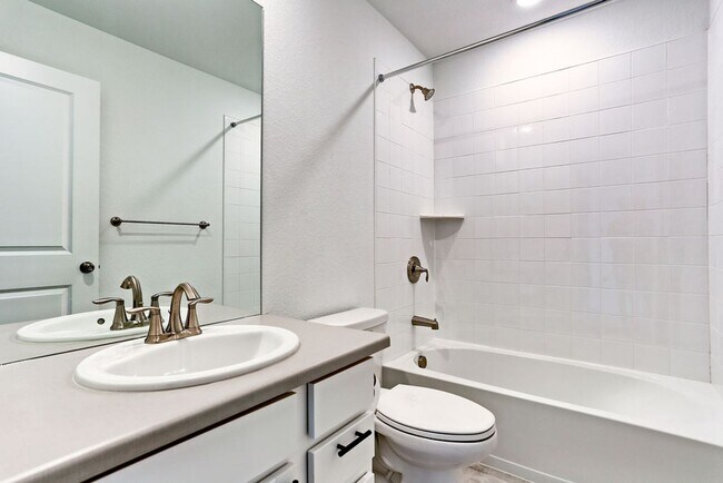 Building Photo - 3 Bedroom 3 Bath in Mosaic!