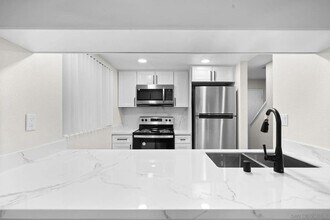 Building Photo - 748 N 3rd St