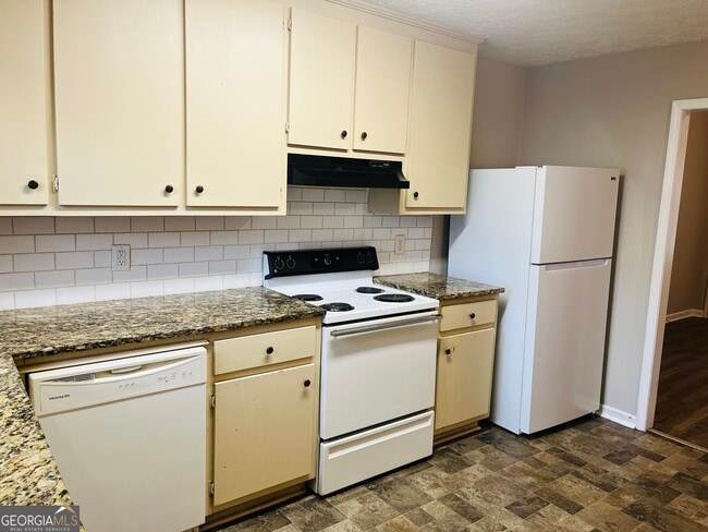 Building Photo - 12 Fredda Ln