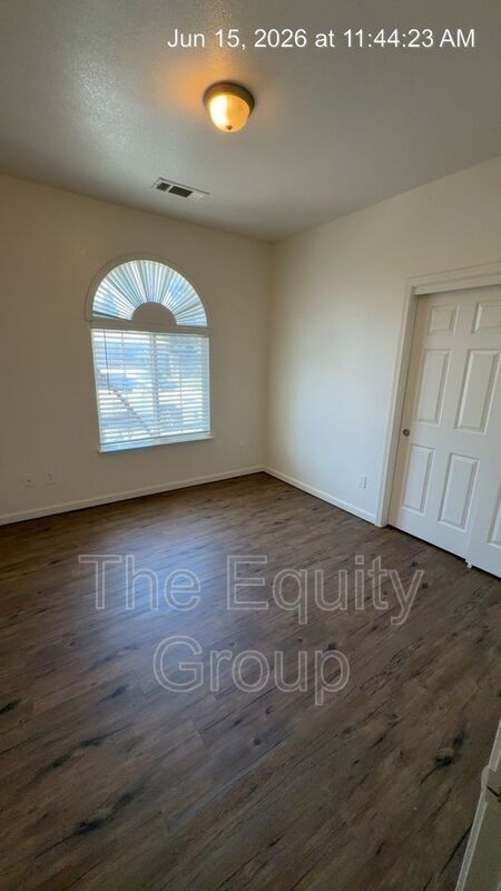 Building Photo - 1319 S Crowe St