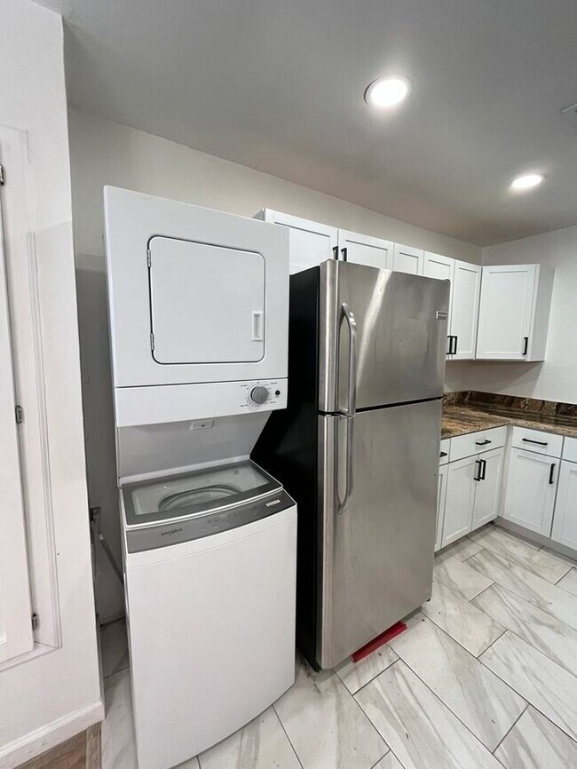 Building Photo - Large 1 Bed 1 Bath Apt in Aurora Add NW OKC