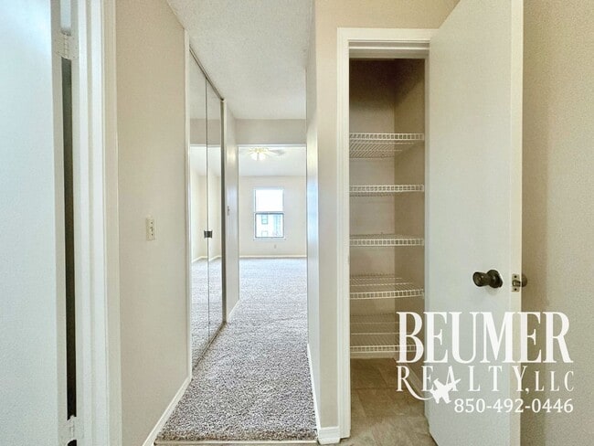 Building Photo - 2bd/2ba Condo in Prime Location on Scenic Highway