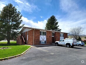 Building Photo - 2-bedroom, 1-bath apartment with laundry