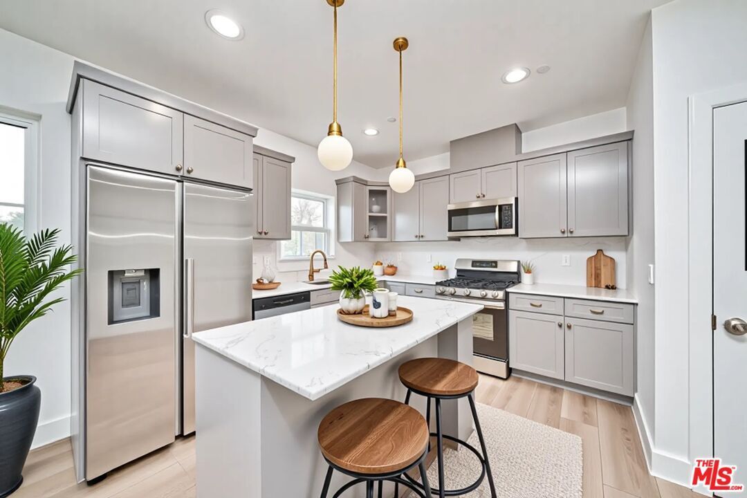 Building Photo - 1106 Queen Anne Pl