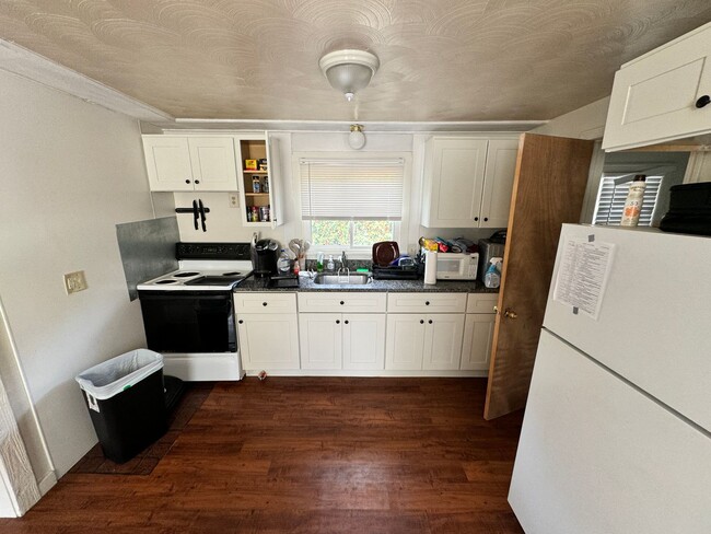 Building Photo - 310 Belchertown Rd