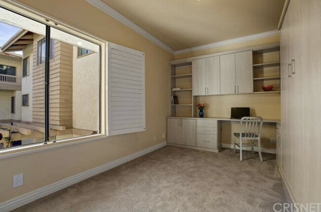 Spacious Office with Murphy Bed. - 1909 Pelham Ave