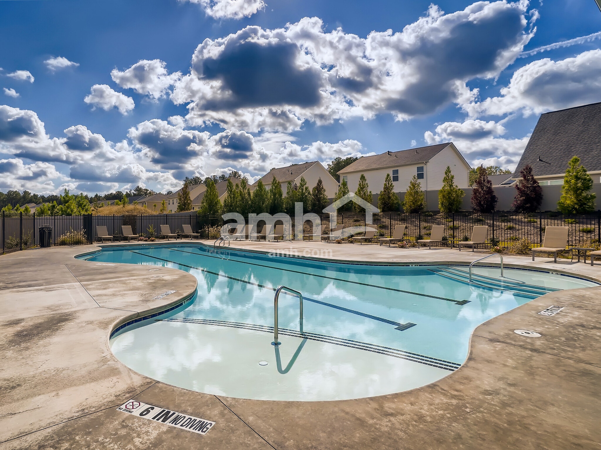 Building Photo - 245 Lake Vista Dr