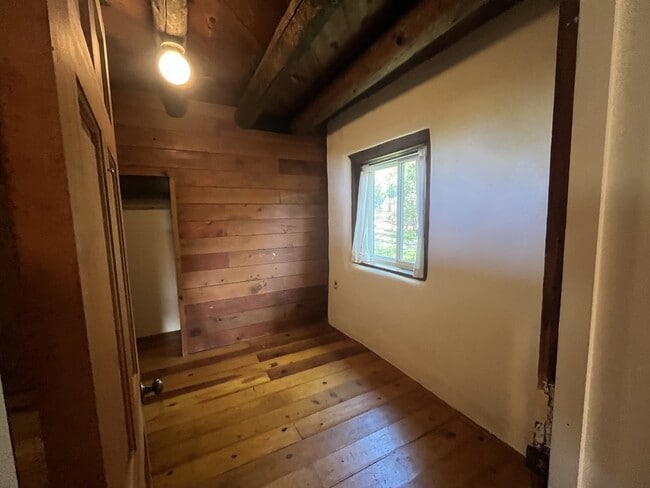 Building Photo - 507 Upper Ranchitos Rd