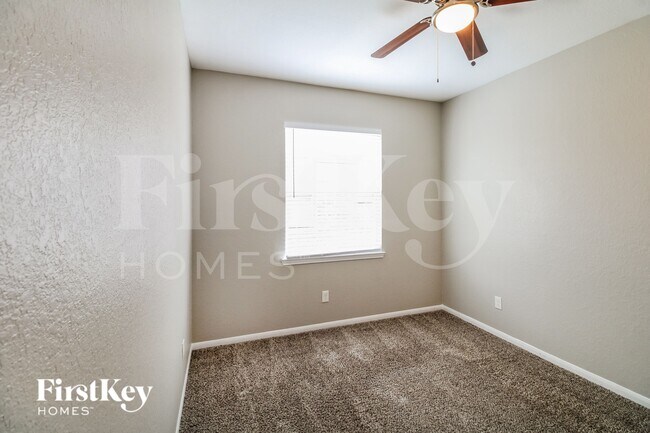 Building Photo - 4810 Bay Vista Dr