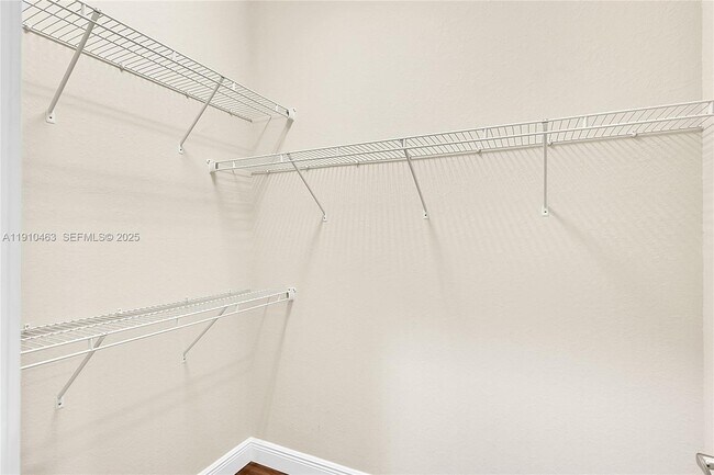 Building Photo - 9051 Edgewater Bend