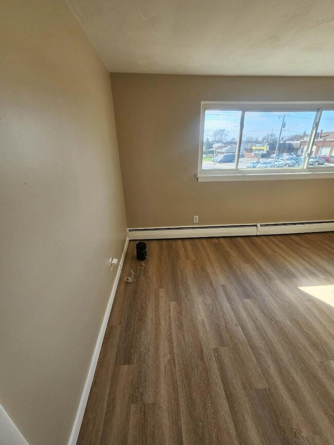 Building Photo - 1654 Abbott Rd