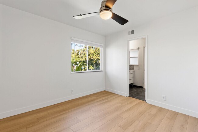 Building Photo - Charming Cardiff-by-the-Sea Cottage - Spacious, Great Neighborhood